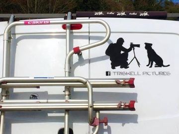 Un grand merci à Eric Foll pour la réalisation de ce stickers, Publio pour la pose !!
Et merci à Loïc Moyou, Brest derrière mon objectif, Jean Christophe,...