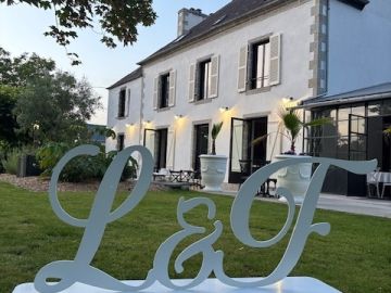 Lettres fraisées pour une occasion toute spéciale. Mariage de L&F au magnifique Manoir Du Menec  au Folgoët.

#manoirdumenec #publiobrest #mariage...
