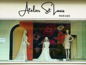 Enseigne Atelier Saint Louis. Lettres découpées