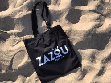 Le tôte bag est tellement pratique, même l’été !

Serviette, crème solaire, bouquin  et hop ! À la plage !

#tôtebag #zazoubrest #breizh