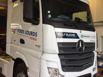 Peu importe la taille du véhicule, on peut le marquer. 😉
#poidslourds #marquage #camion #publio