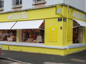 Sans doute avez-vous aperçu la belle façade de @loulidesbois

#façade #loulidesbois #brest #jaune