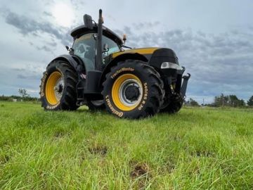 Total covering du Tour de France en plein champs. Bravo Estelle, Eloïse et Erwan pour cette performance.

#tourdefrance2021 #tracteur #continental