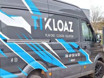 Marquage d’un camion pro avec une pose réalisée entièrement à la main,
bande par bande pour le décor, afin d’obtenir un résultat propre et durable.
Un...