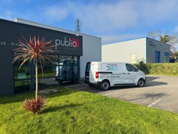 ⚪️⚫️ Nouvelle réalisation pour Évolution Déco ! ⚫️⚪️

Marquage d’un Peugeot Expert blanc en semi-covering. 
Pose d’un adhésif @averydennisonwrapping_eu sur...